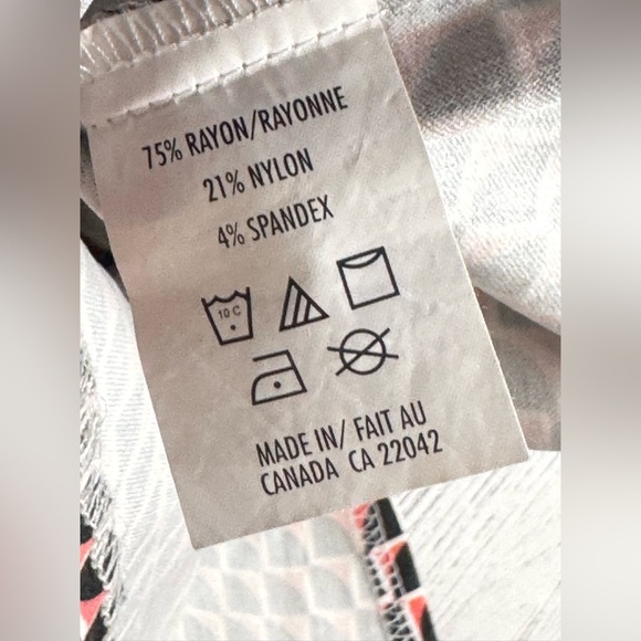 Margaret M Geometric Coral, White and Black Pencil Skirt, Stretch Pull On Size S - Picture 5 of 5